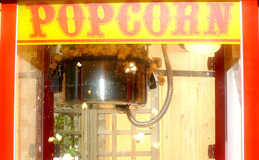 Popcornmaschine in Aktion.