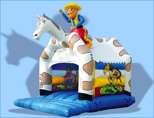 Hüpfburg im Design eines Pferdes mit Cowboy im Sattel.